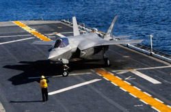 F-35B in fase di appontaggio F-35B in fase di appontaggio
