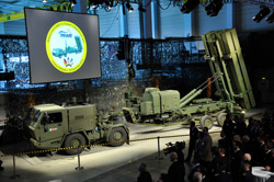 Cerimonia per il rollout del sistema di Difesa Aerea MEADS Cerimonia per il rollout del sistema di Difesa Aerea MEADS